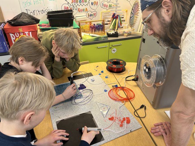 Puuhailua 2025 residency-projektissa